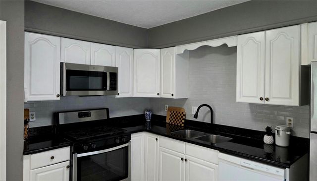 2702 N Brompton Drive, Pearland, TX 77584