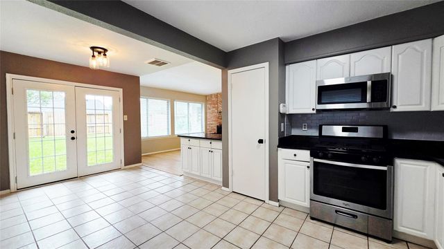 2702 N Brompton Drive, Pearland, TX 77584