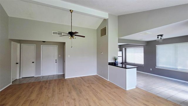 2702 N Brompton Drive, Pearland, TX 77584
