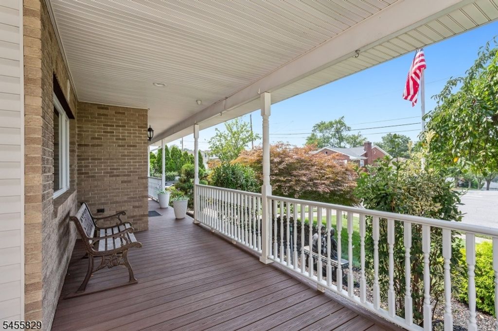 26 Mount Cedar Ave, Wallington Boro, NJ 07057 — photo 5