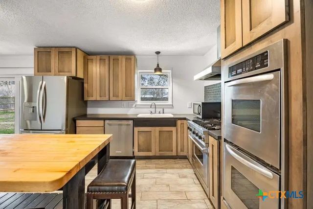 795 Vogel Drive, Lockhart, TX 78644