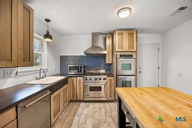 795 Vogel Drive, Lockhart, TX 78644