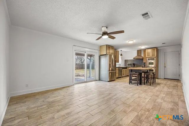 795 Vogel Drive, Lockhart, TX 78644