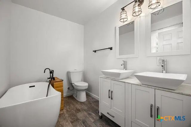 795 Vogel Drive, Lockhart, TX 78644