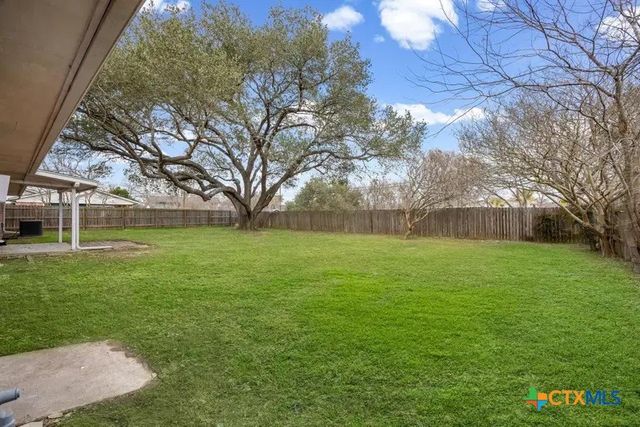 795 Vogel Drive, Lockhart, TX 78644