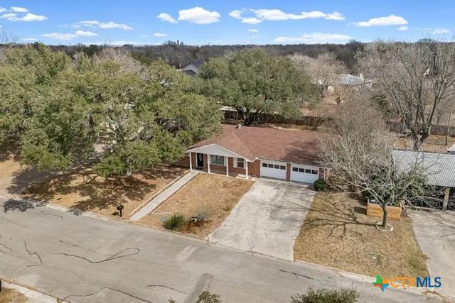 795 Vogel Drive, Lockhart, TX 78644