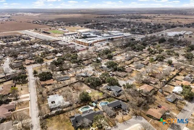 795 Vogel Drive, Lockhart, TX 78644