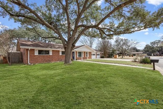 795 Vogel Drive, Lockhart, TX 78644