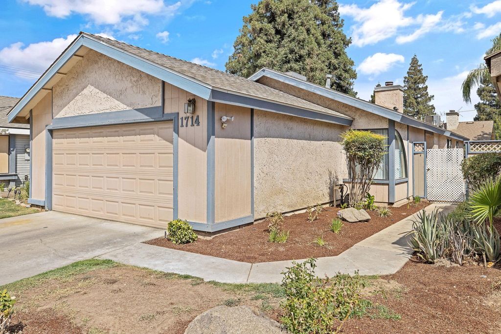 1714 E Vine Court, Visalia, CA 93292