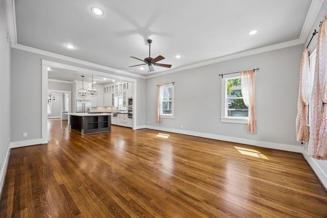 821 E 26th Street, Houston, TX 77009