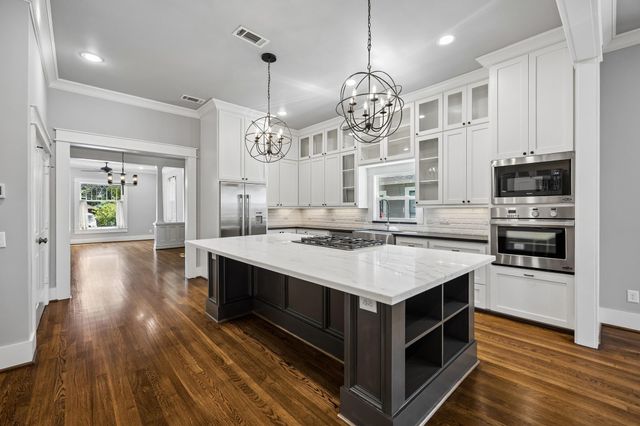 821 E 26th Street, Houston, TX 77009