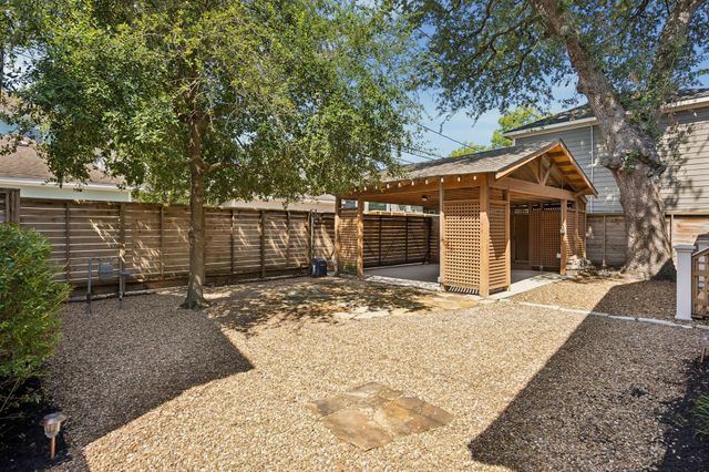 821 E 26th Street, Houston, TX 77009