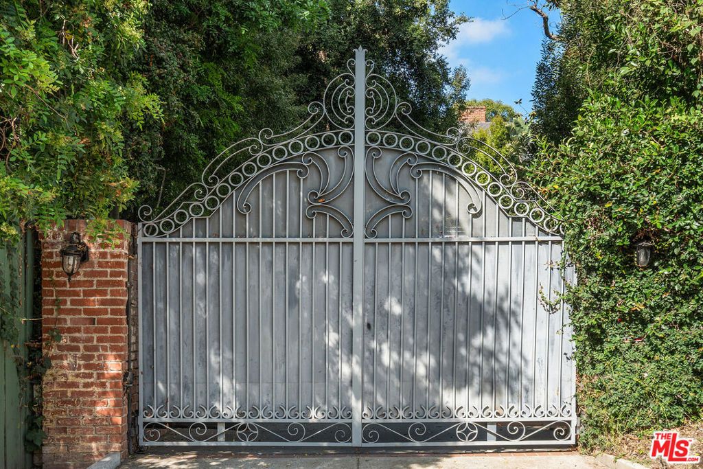251 N Bristol Avenue, Los Angeles, CA 90049 — photo 3
