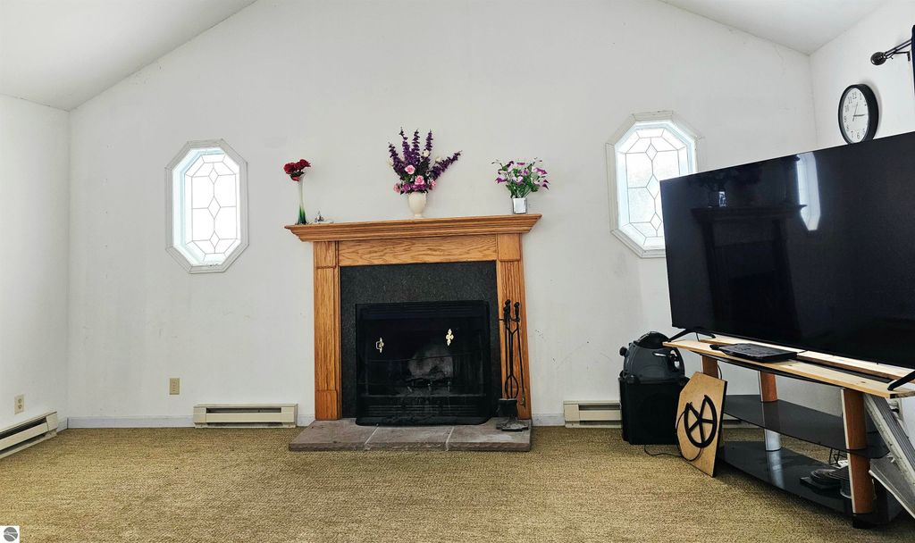 Image 13 of property listing at 90 Flanders Road, Charlotte, MI 48813