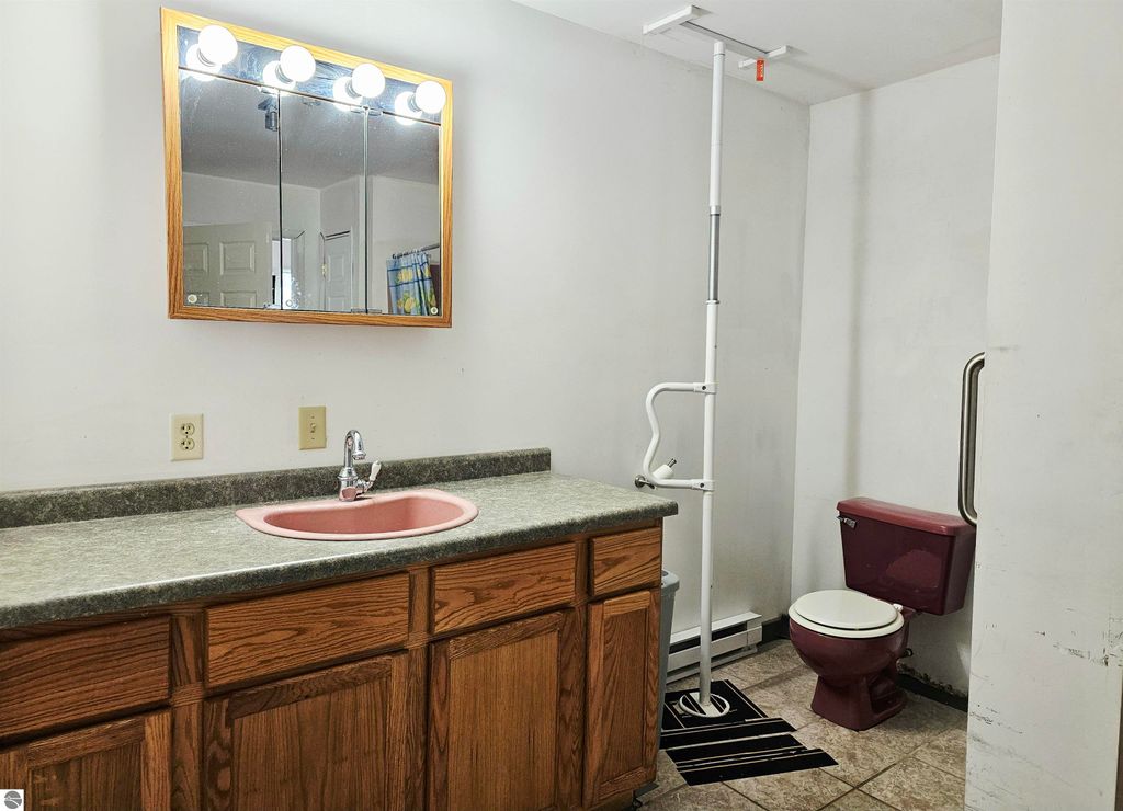 Image 14 of property listing at 90 Flanders Road, Charlotte, MI 48813