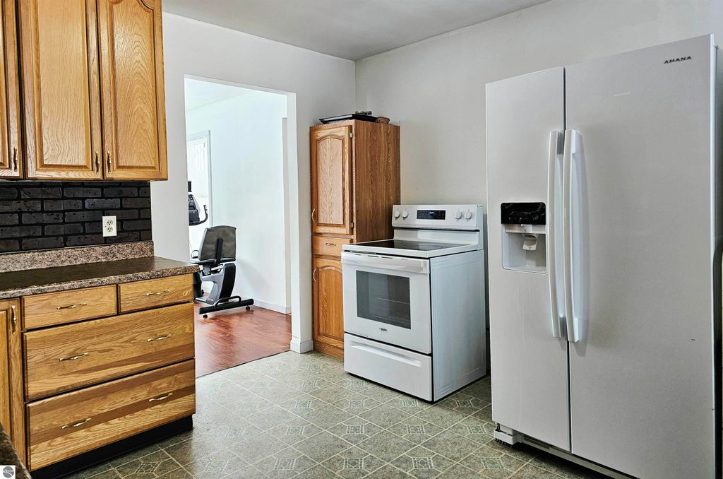 Image 22 of property listing at 90 Flanders Road, Charlotte, MI 48813