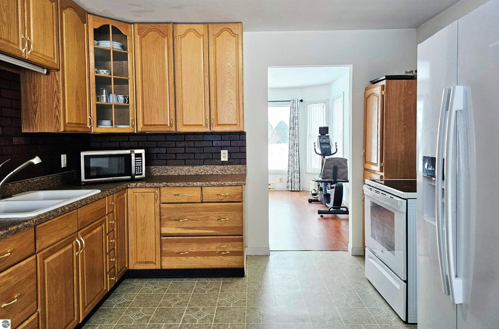 Image 24 of property listing at 90 Flanders Road, Charlotte, MI 48813