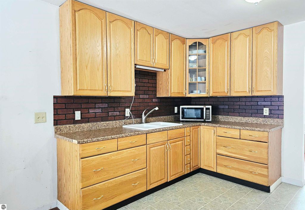 Image 25 of property listing at 90 Flanders Road, Charlotte, MI 48813