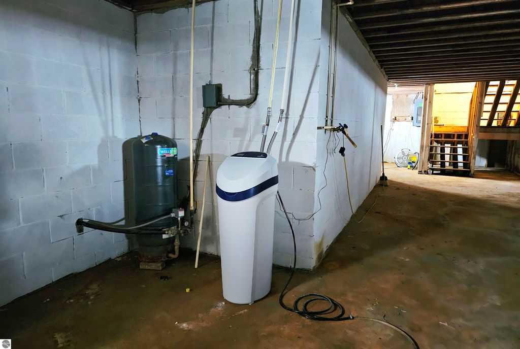 Image 29 of property listing at 90 Flanders Road, Charlotte, MI 48813