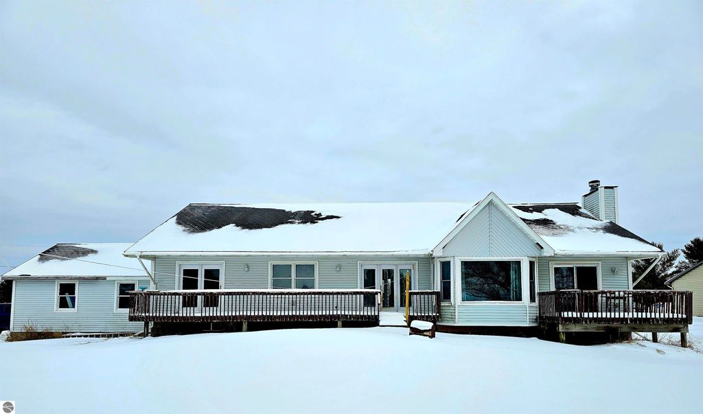 Image 5 of property listing at 90 Flanders Road, Charlotte, MI 48813