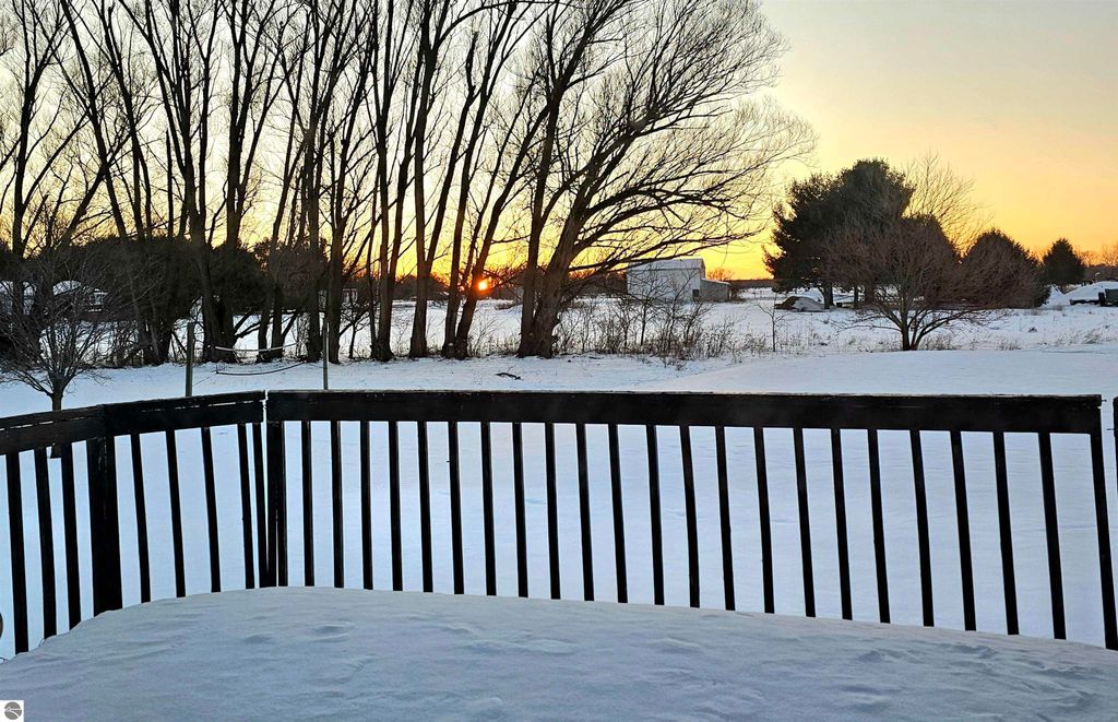 Image 7 of property listing at 90 Flanders Road, Charlotte, MI 48813