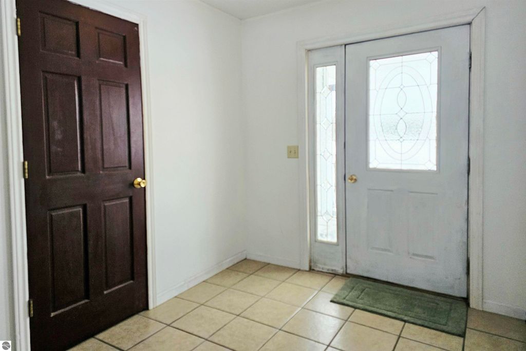 Image 9 of property listing at 90 Flanders Road, Charlotte, MI 48813