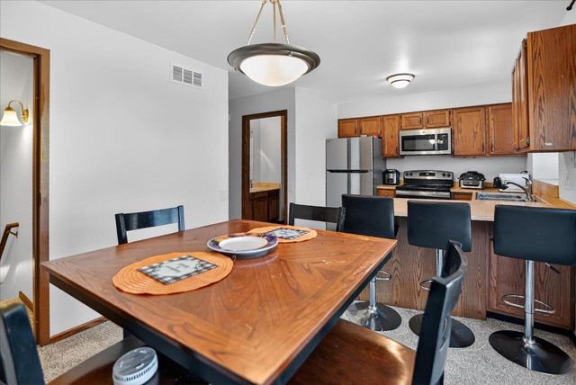 517 Knightsbridge Road, Waunakee, WI 53597
