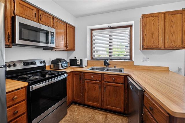 517 Knightsbridge Road, Waunakee, WI 53597