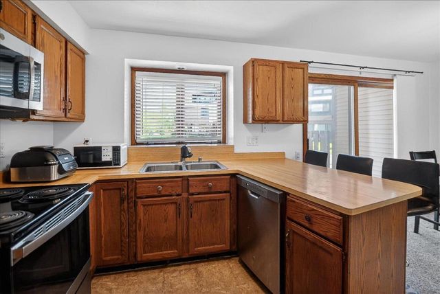 517 Knightsbridge Road, Waunakee, WI 53597