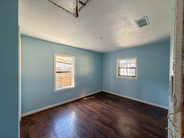 1131 Ashwood Drive, Lewisville, TX 75067