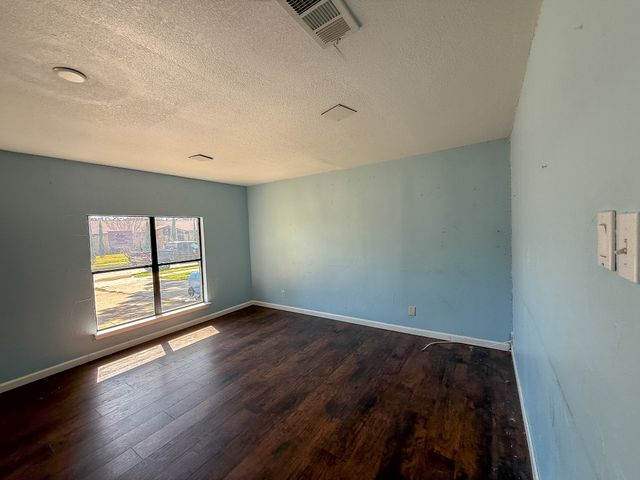 1131 Ashwood Drive, Lewisville, TX 75067