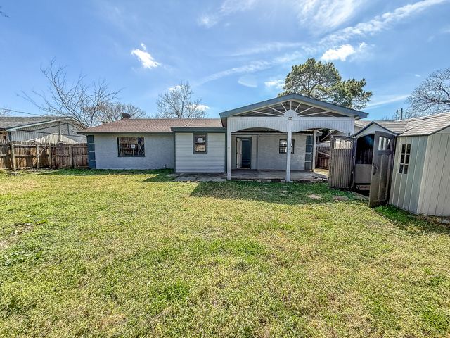 1131 Ashwood Drive, Lewisville, TX 75067