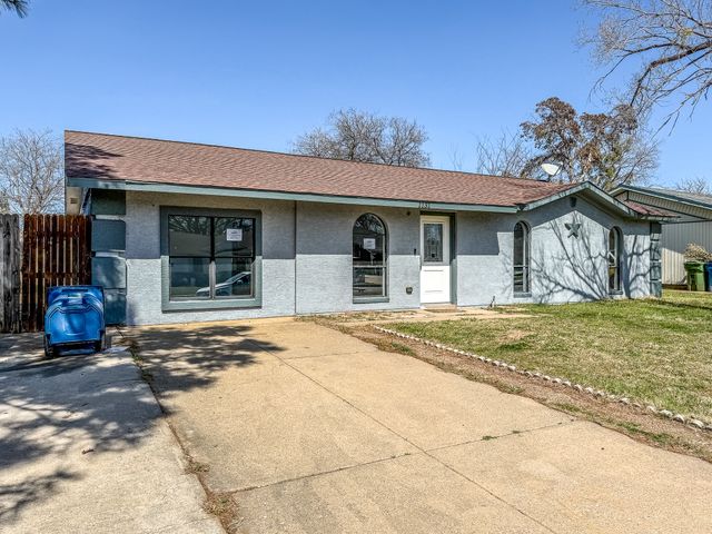 1131 Ashwood Drive, Lewisville, TX 75067