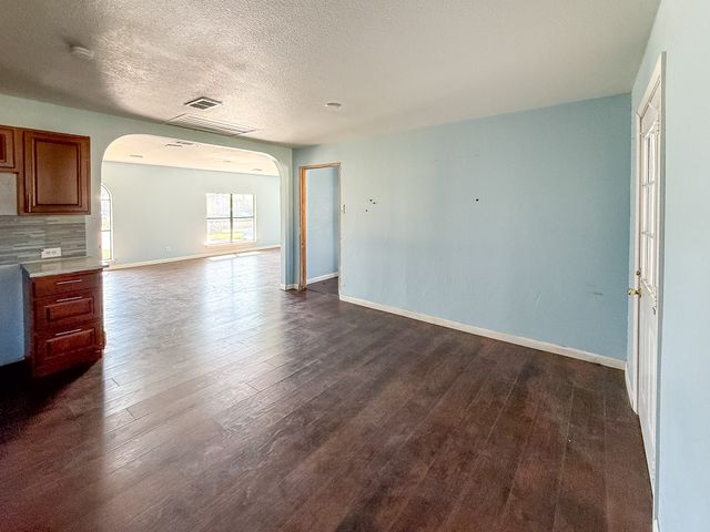 1131 Ashwood Drive, Lewisville, TX 75067