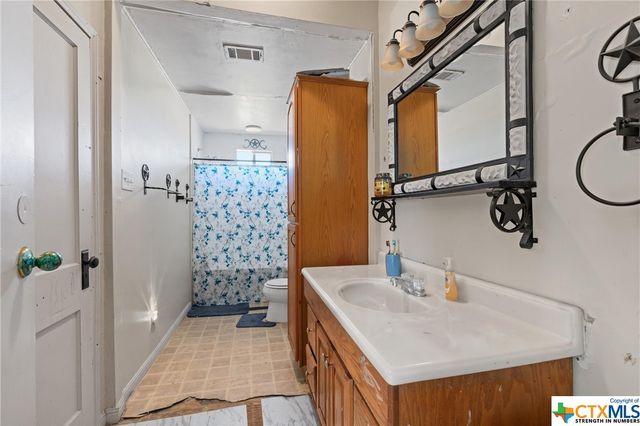 459 County Road 450, Thorndale, TX 76577