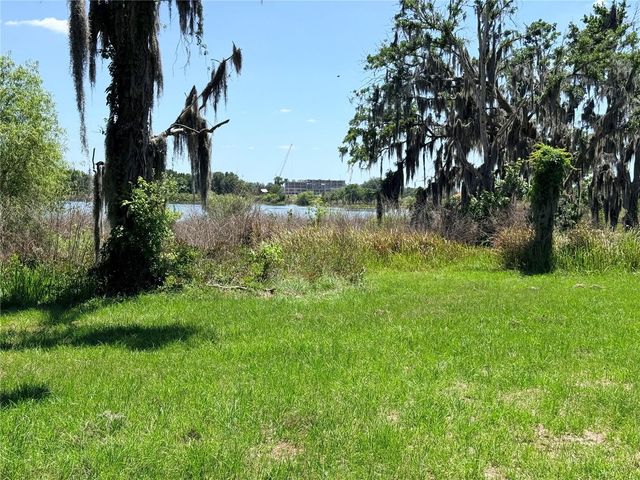 9028 MCKENDREE ROAD, Wesley Chapel, FL 33545
