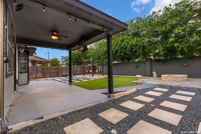 8319 Oak Harvest Dr, San Antonio, TX 78254