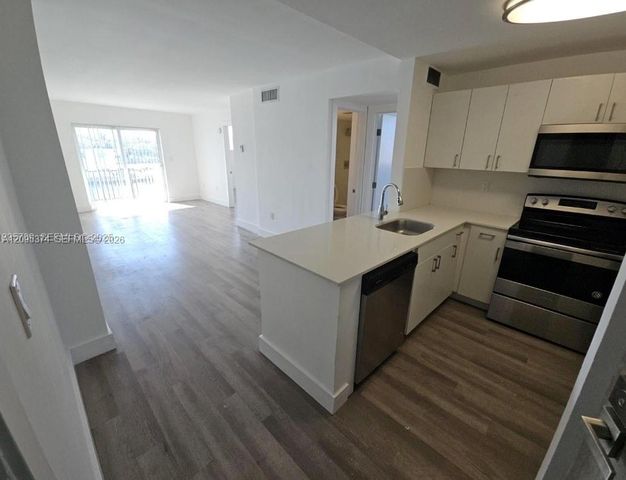 8101 Crespi Boulevard 402, Miami Beach, FL 33141