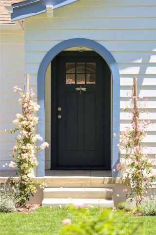 240 S Vinedo Avenue, Pasadena, CA 91107