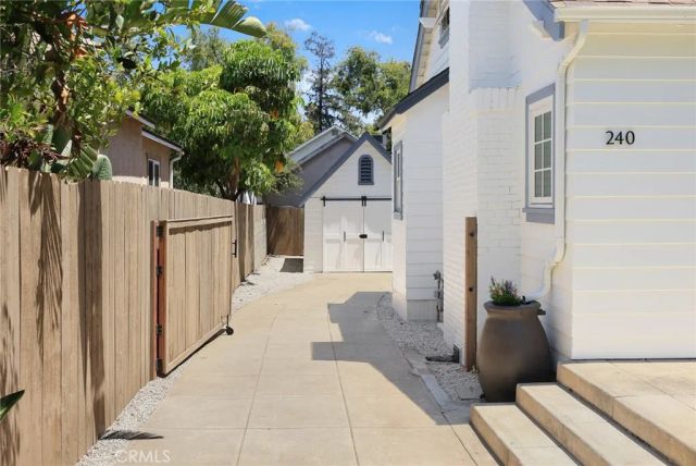 240 S Vinedo Avenue, Pasadena, CA 91107