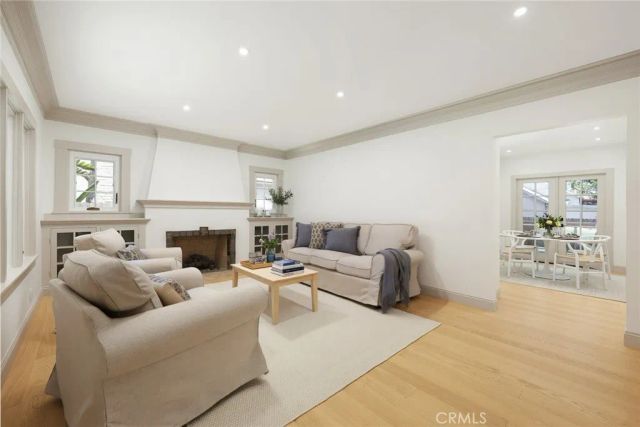 240 S Vinedo Avenue, Pasadena, CA 91107