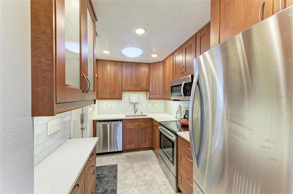 Image 13 of property listing at 390 301 BOULEVARD W 20A, Bradenton, FL 34205