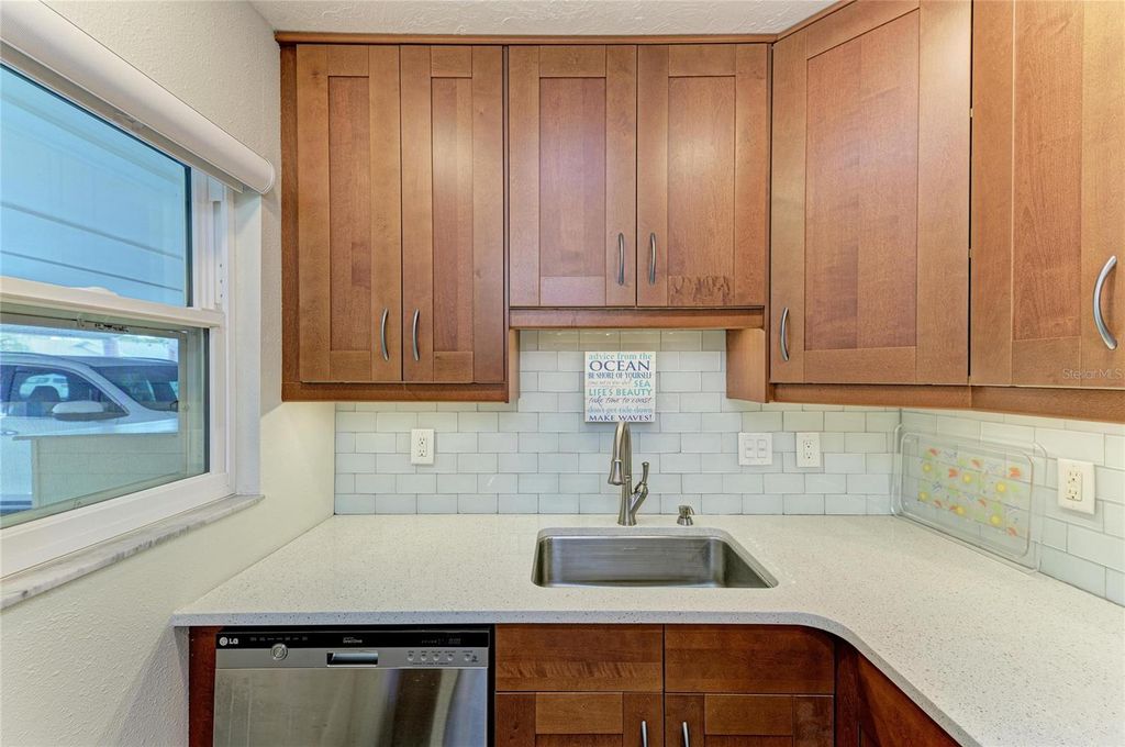 Image 15 of property listing at 390 301 BOULEVARD W 20A, Bradenton, FL 34205