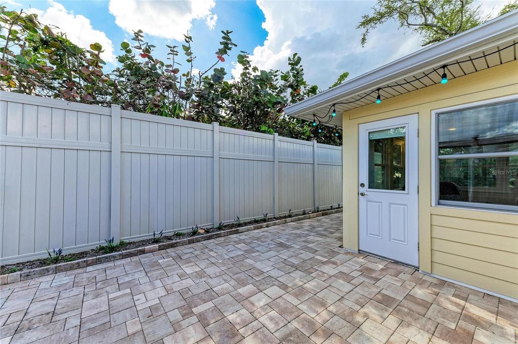 Image 37 of property listing at 390 301 BOULEVARD W 20A, Bradenton, FL 34205