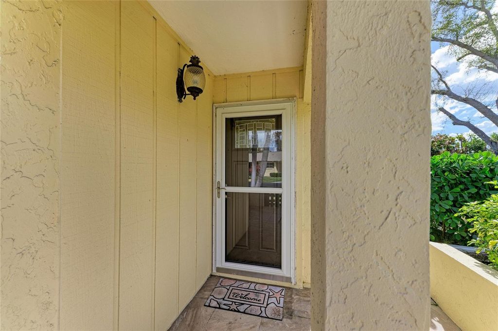 Image 6 of property listing at 390 301 BOULEVARD W 20A, Bradenton, FL 34205