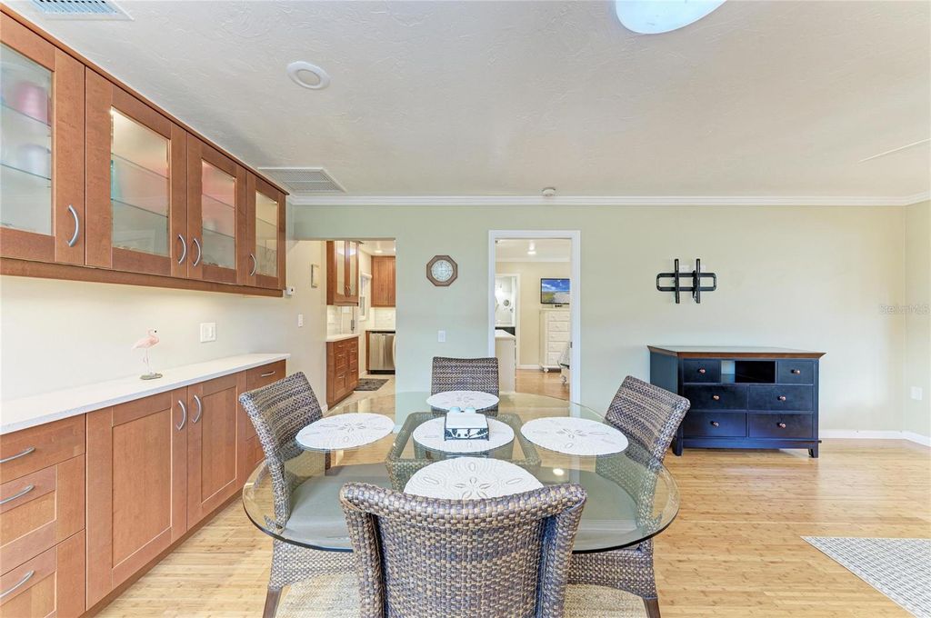 Image 10 of property listing at 390 301 BOULEVARD W 20A, Bradenton, FL 34205