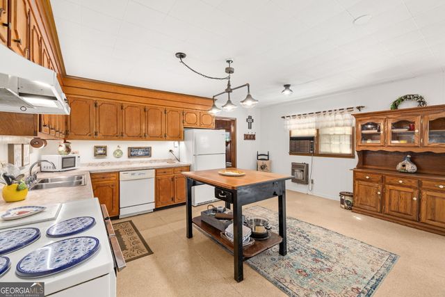 395 E Louise Street, Clarkesville, GA 30523