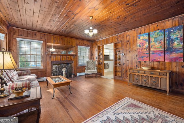 395 E Louise Street, Clarkesville, GA 30523