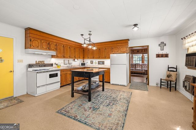 395 E Louise Street, Clarkesville, GA 30523