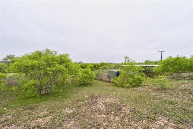 350 Mineral Springs RD, Lockhart, TX 78644